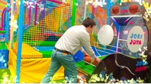 Лайк Настя_и_Папа_играют_на_детской_площадке