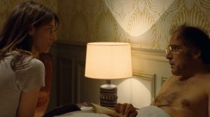 После школы она идёт в гостиницу, для встреч с немолодыми мужчинами. Краткий пересказ фильма.