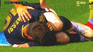 MESSI IS NOT HUMAN!? WILD FOUL on MESSI after which he continued to play! Villarreal Barcelona