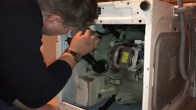 Замена насоса стиральной машинки | Ремонт стиральной машинки автомат | Замена сливного насоса смотреть онлайн