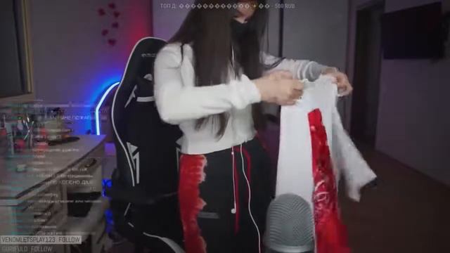 Tenderlybae СПАЛИЛА ГРДЬ НА СТРИМЕ смотреть онлайн