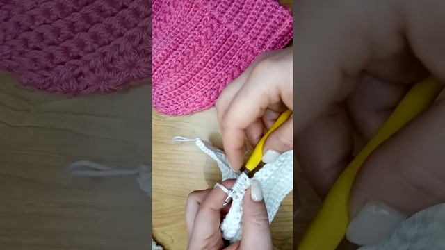 Шапочка крючком(БИНИ с отворотом без сложных расчётов) для начинающих. ? смотреть онлайн