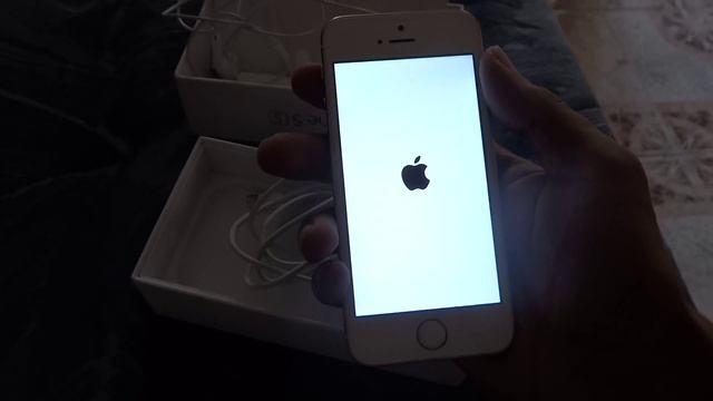 Unboxing Apple iPhone 5s Gold 16GB - Indian Retail Unit смотреть онлайн