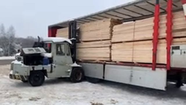 обрезная доска для строительных работ