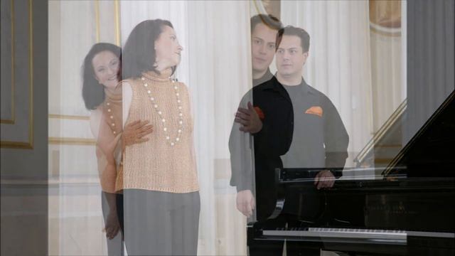 Dimitri Shostakovitch • Polka from the music to the Ballet "The Golden Age" • Genova & Dimitrov смотреть онлайн