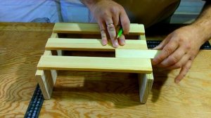 Надоело, что разделочные доски стоят где попало. Сделал очень красивую подставку для их хранения.