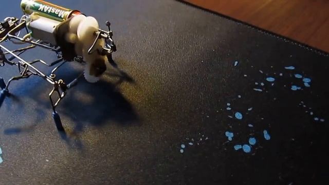 Новый робот-таракан из скрепок смотреть онлайн