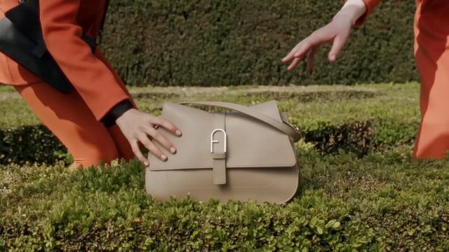 Furla FW23 Collection смотреть онлайн