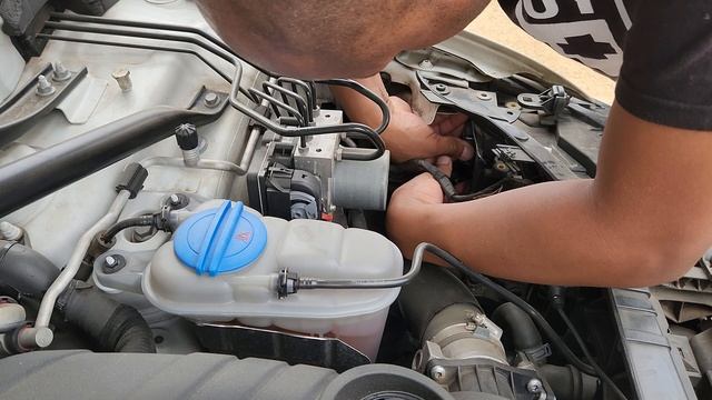 Audi Q5/SQ5 B8 Headlight Bulb Replacement | Upgraded to LED