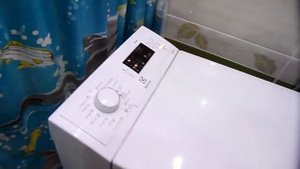 Электролюкс Тряска при отжиме