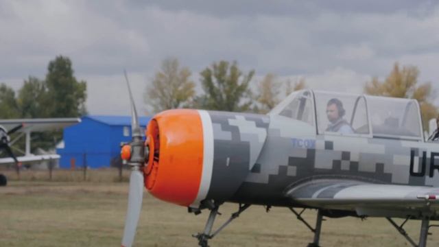 Первый самостоятельный полет на самолете Як 52. Обучение полетам. смотреть онлайн