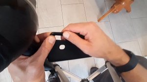 Загнулся чехол на смартфон при пересылке. Как исправить?