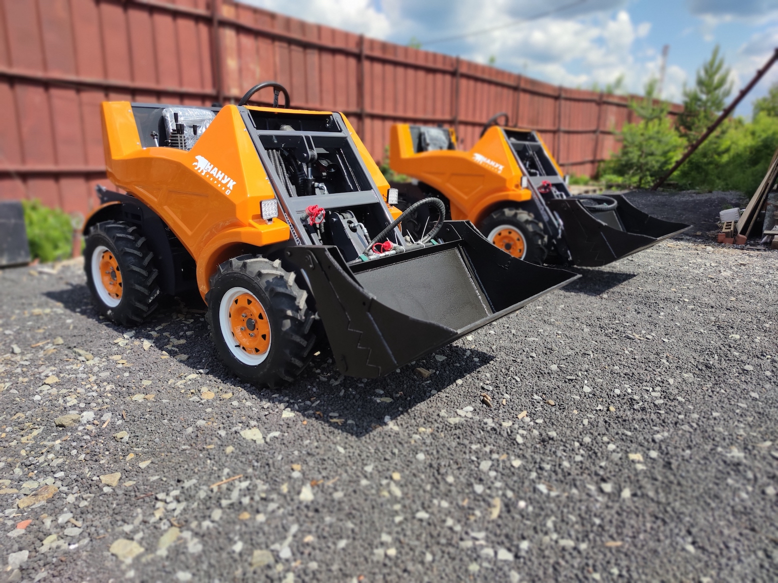 Мини трактор / мини погрузчик НАНУК. Обзор комплектаций