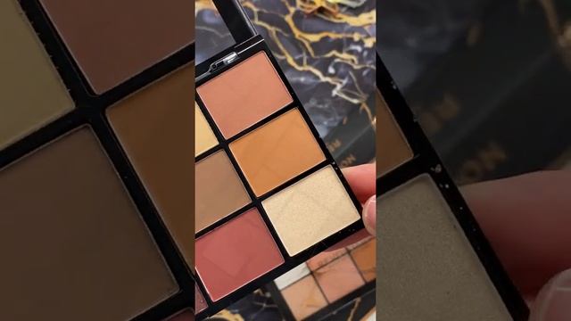 MAKEUP REVOLUTION Подарочный набор косметики для глаз и лица, 2 палетки RELOADED EYE & FACE PALETTE