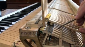 Регулировка репетиционной пружины на механике рояля