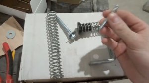 Подпружиненный ограничитель для тяжелой двери своими руками.