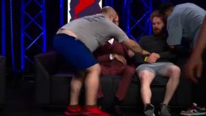 Я думаю что Шовхал Чурчаев правильно поступил ,заступился за слабого,а как вы думаете ?