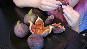 ASMR: Huge Figs! Super Gooey & Crunchy Fresh Figs Opening ~ Relaxing Eating Sounds [V] 😻