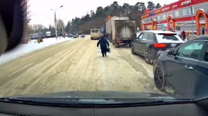 В Раменском маршрутки не останавливаются на остановках. Шлагбаум