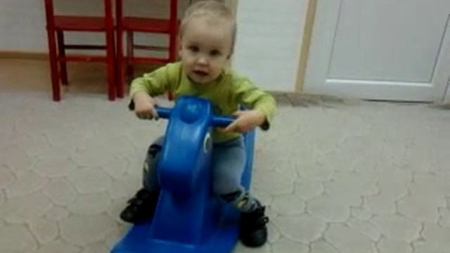 Димка на лошадке (Декабрь 2011) смотреть онлайн