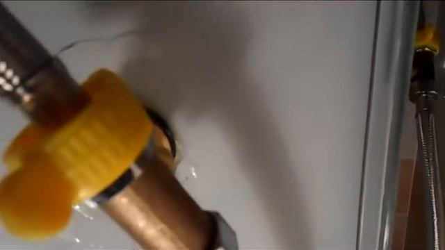 Сантехника.Монтаж душевой кабины Albert&Bayer-часть 1 смотреть онлайн