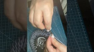 Часть 2 Сервировочная салфетка из 170 трубочек в технике корневого плетения с фанерным донышком.