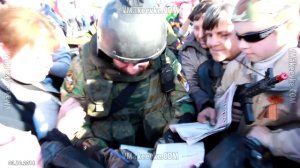 Боец Моторолла в Донецке на пл. Ленина. Сразу видно кого считают героем в Донбассе