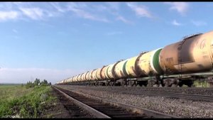 Тепловоз 3ТЭ10У-0025 с грузовым поездом