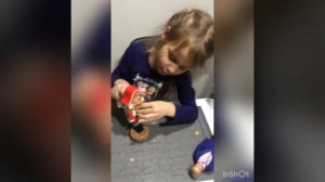 Игрушка Щелкунчик щёлкает орех