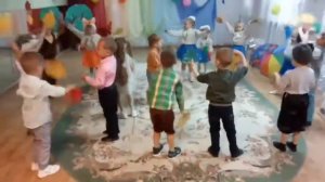 Танец с листиками средняя группа