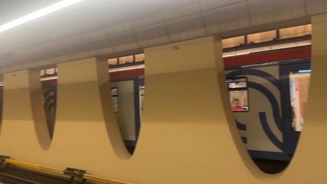 Электропоезда «81-765 (Москва 2019)» на станции метро «Юго-Восточная» (НекЛ) // 18 мая 2023 года