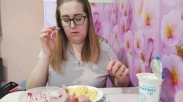 Мукбанг?Солянка с кислым лимоном?, пюре с сарделькой?