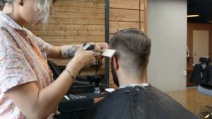 [Family] Модная стрижка. Отец и сын в барбершопе.