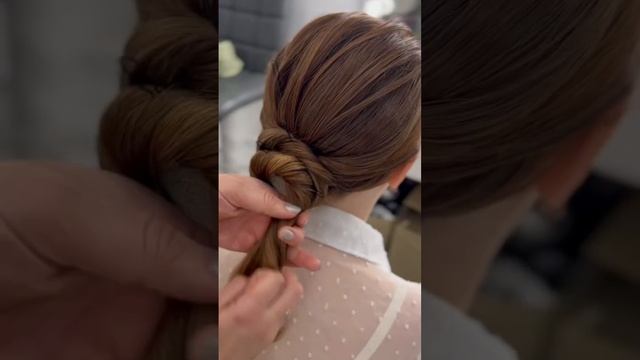 Низкий пучок #short #shortvideo #shots #прическимосква #быстрыйпучок #низкийпучок #прическа смотреть онлайн