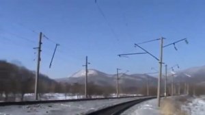 Электричка сломала контактную сеть??