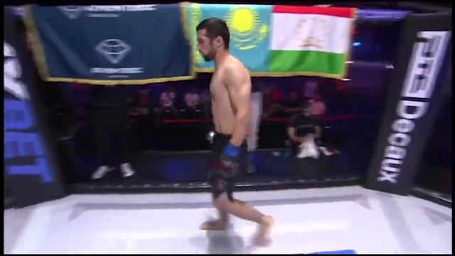 УВЕРЕННЫЙ ТАДЖИКСКИЙ БОЕЦ ИЗ КАЗАХСТАНА смотреть онлайн