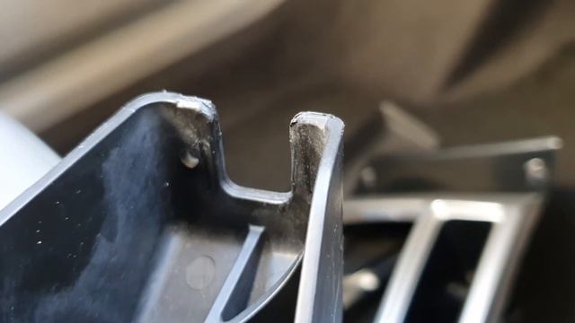 Крайслер 300С селектор застрял в парковке, коробка не переключается | Chrysler 300C stuck in park смотреть онлайн