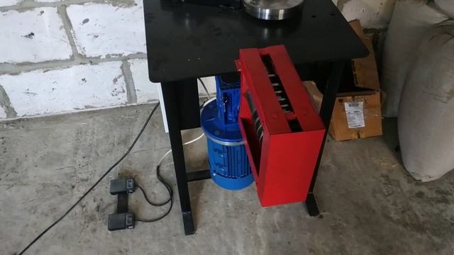 Хороший и надёжный электро станок Улитка для холодной ковки . смотреть онлайн