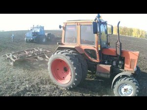 МТЗ 82.1 и Т-150к.культивация. Вид с высоты.