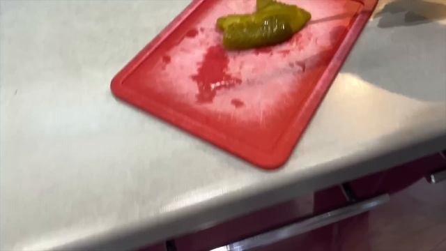 Пакуем вещи. Универсальная чистящая паста Pink Glam. Чем кормим собак. По городу на самокатах смотреть онлайн