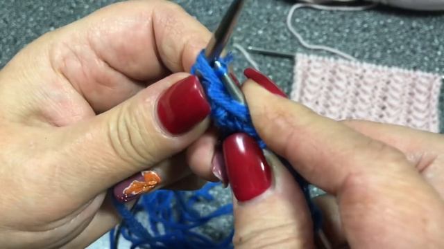 Узоры спицами. Объемные дорожки из вытянутых петель смотреть онлайн