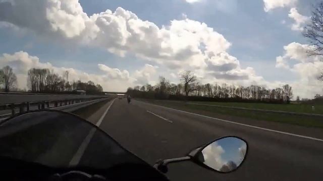 340 kawasaki zx-12r vs 2x zx-10r. autobahn full speed смотреть онлайн