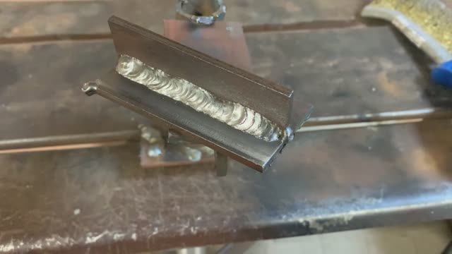 Сварка вертикального шва АВРОРА Динамика 200 АДАПТИВ смотреть онлайн