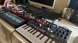 Sonicware Liven Bass & Beats & Arturia Microfreak Live Jam