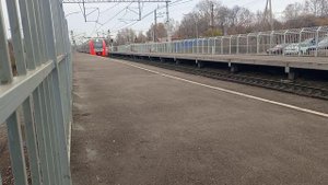 Прибытие ЭС2Г-154 Ласточка на платформу городской дворец культуры