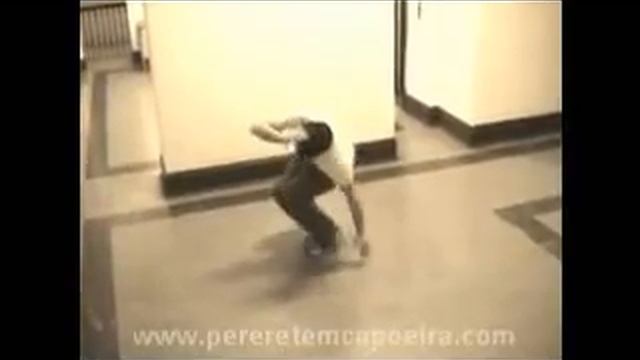 Capoeira Angola Basics #1 - a mini tutorial w/ Contramestre Pererê смотреть онлайн