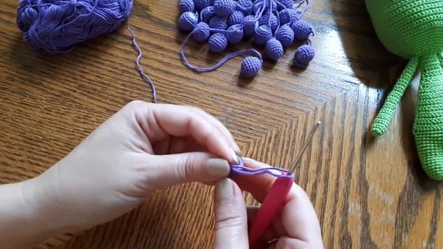 Виноград крючком МК - Обзор Вязаной куклы. Оформление вязаных игрушек смотреть онлайн