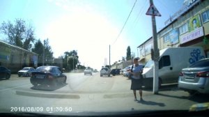 Орудует на парковке. Шацк, Рязанская область, тц Аист.