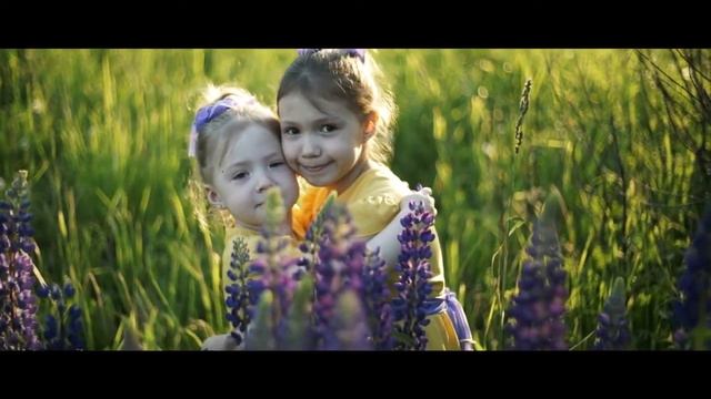 Детская фотосессия в люпинах) смотреть онлайн