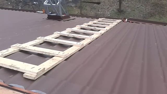 Как устанавливать конек (коньковый профиль) на металлочерепицу смотреть онлайн